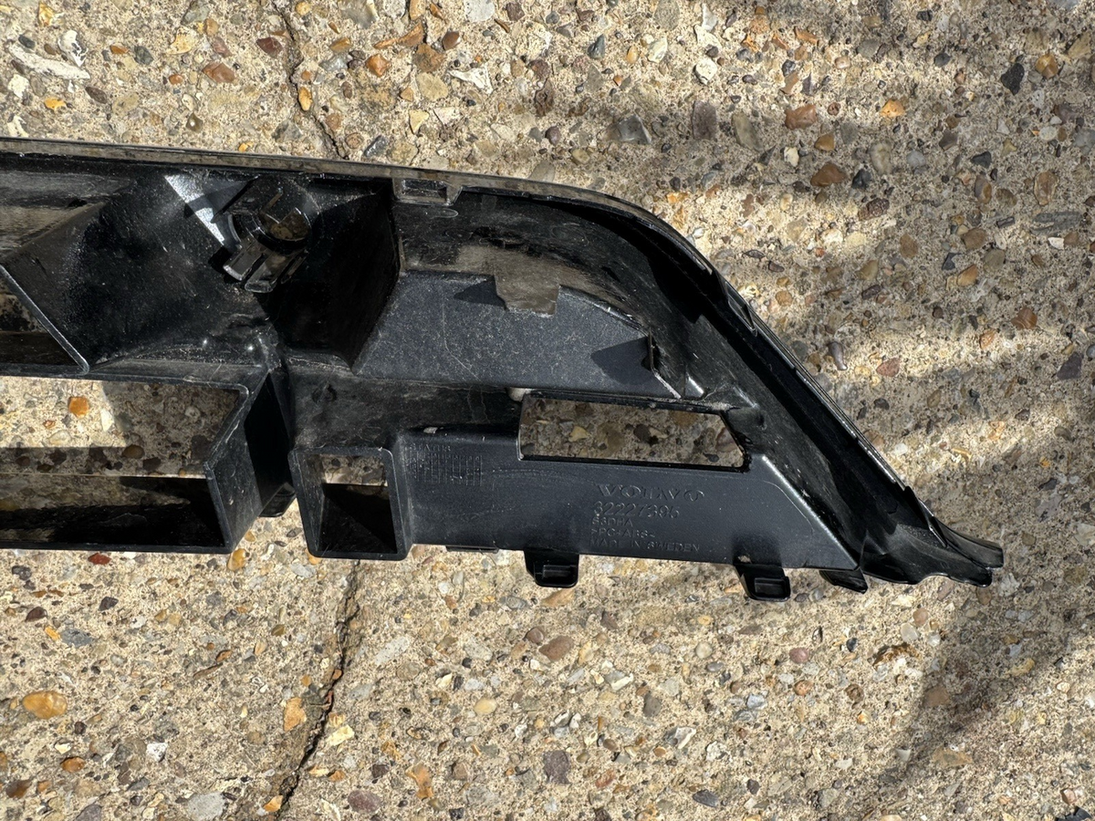 DAMAGED ! VOLVO V90 R-DESIGN FRONT BUMPER LOWER GRILLE 2020-ON 32227395
