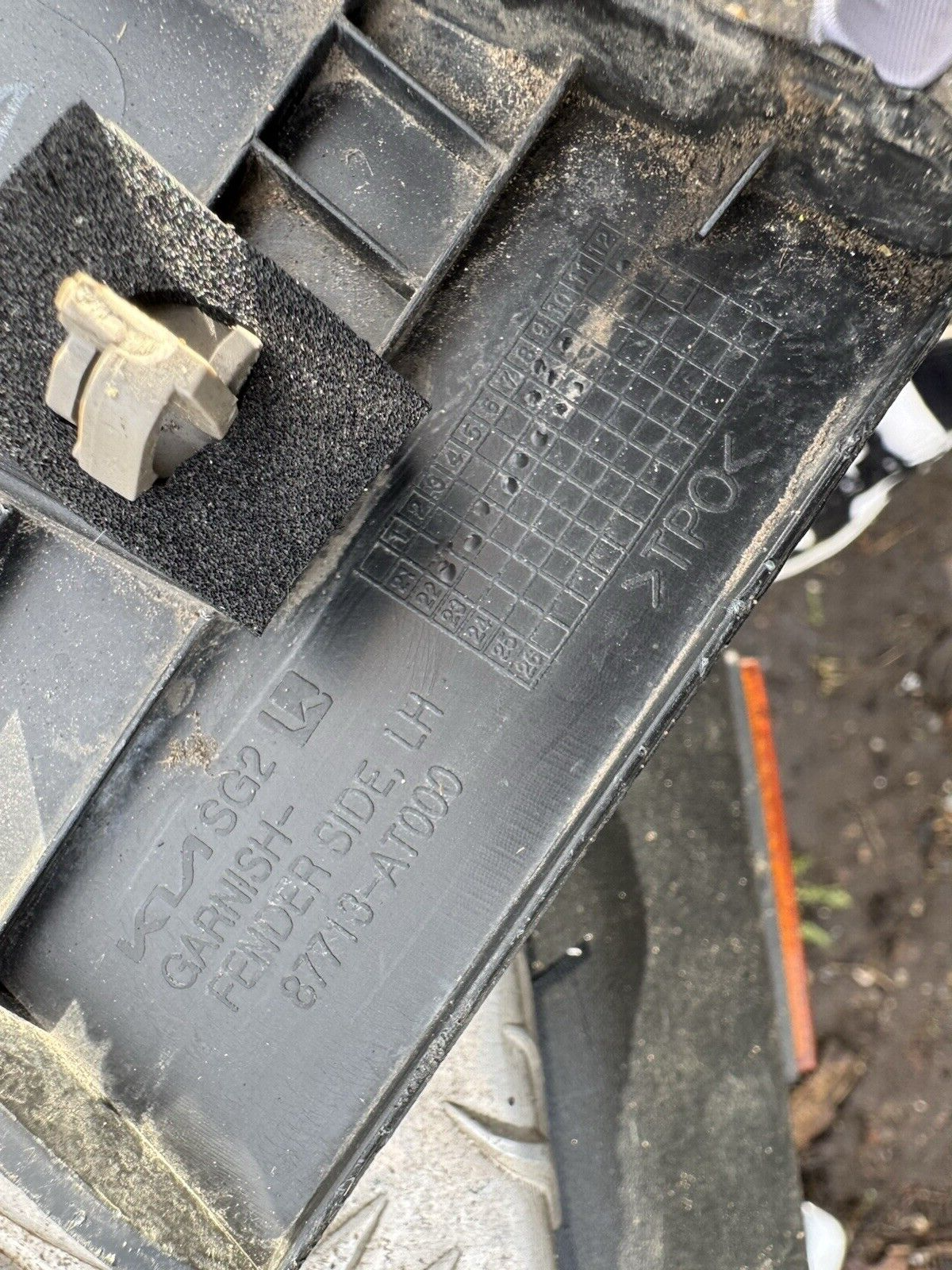 877713AT000 kia LH fender, wheel arch
