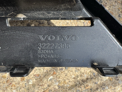 DAMAGED ! VOLVO V90 R-DESIGN FRONT BUMPER LOWER GRILLE 2020-ON 32227395