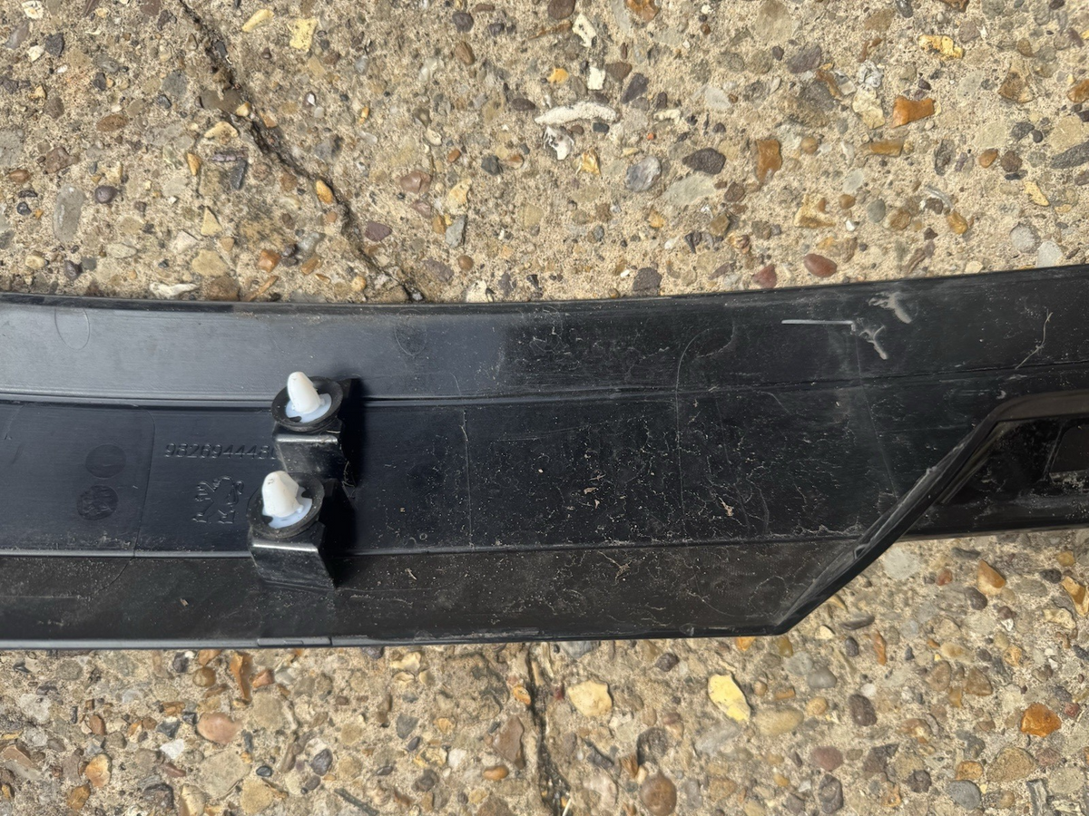 PEUGEOT 208 TAILGATE TRIM PANEL STRIP 9826944480  2018-