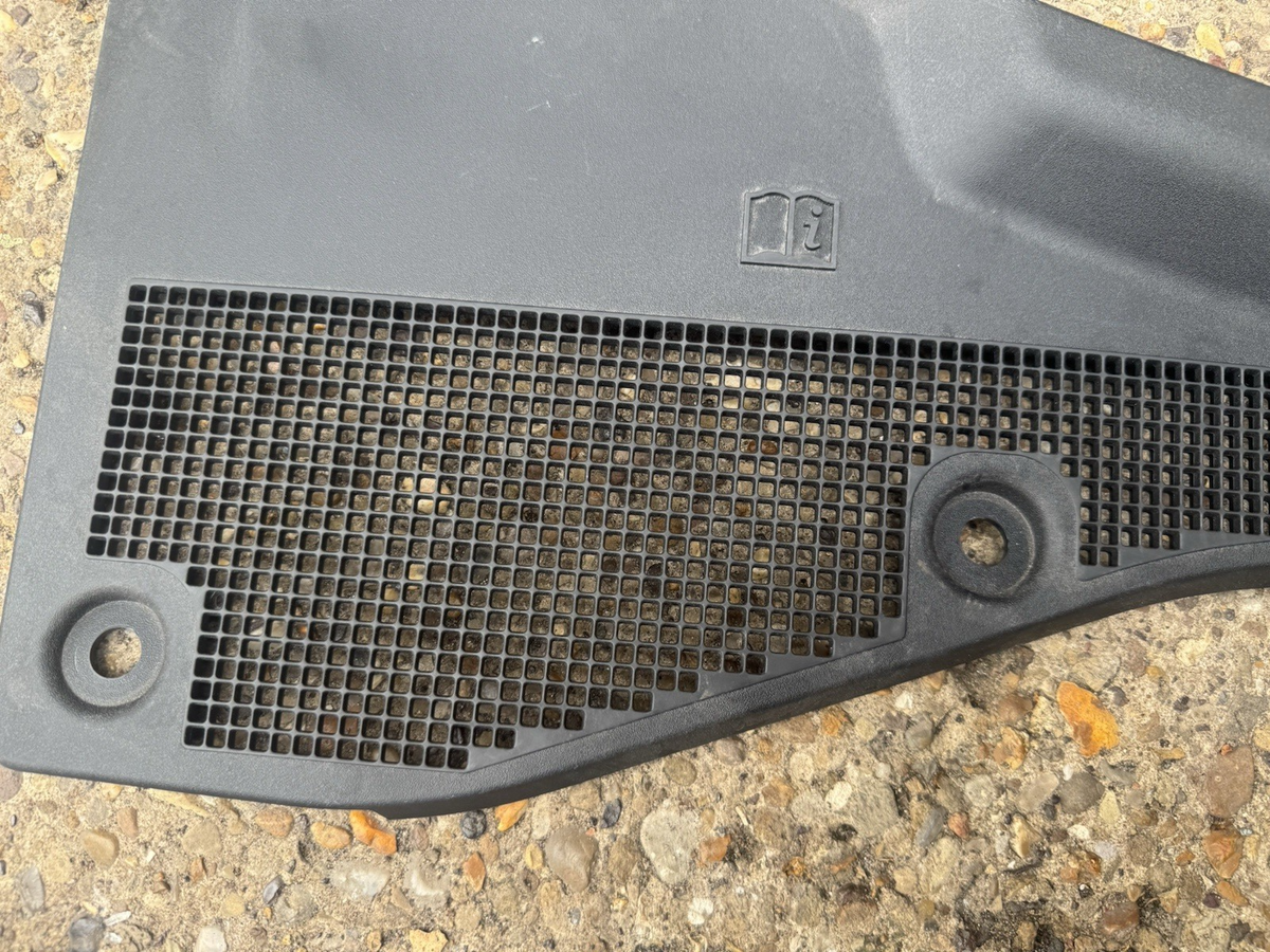 2023-25 RANGE ROVER FRONT RIGHT SIDE TRIM ACCESS VENT GRILL L461 L460
