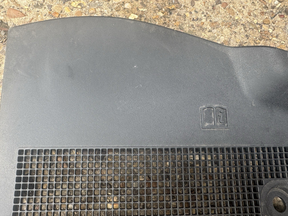 2023-25 RANGE ROVER FRONT RIGHT SIDE TRIM ACCESS VENT GRILL L461 L460