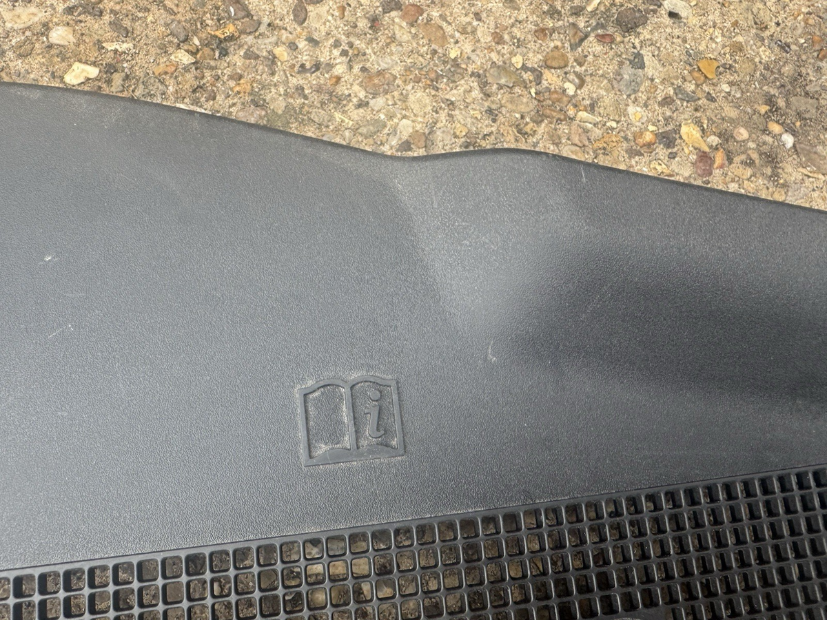 2023-25 RANGE ROVER FRONT RIGHT SIDE TRIM ACCESS VENT GRILL L461 L460
