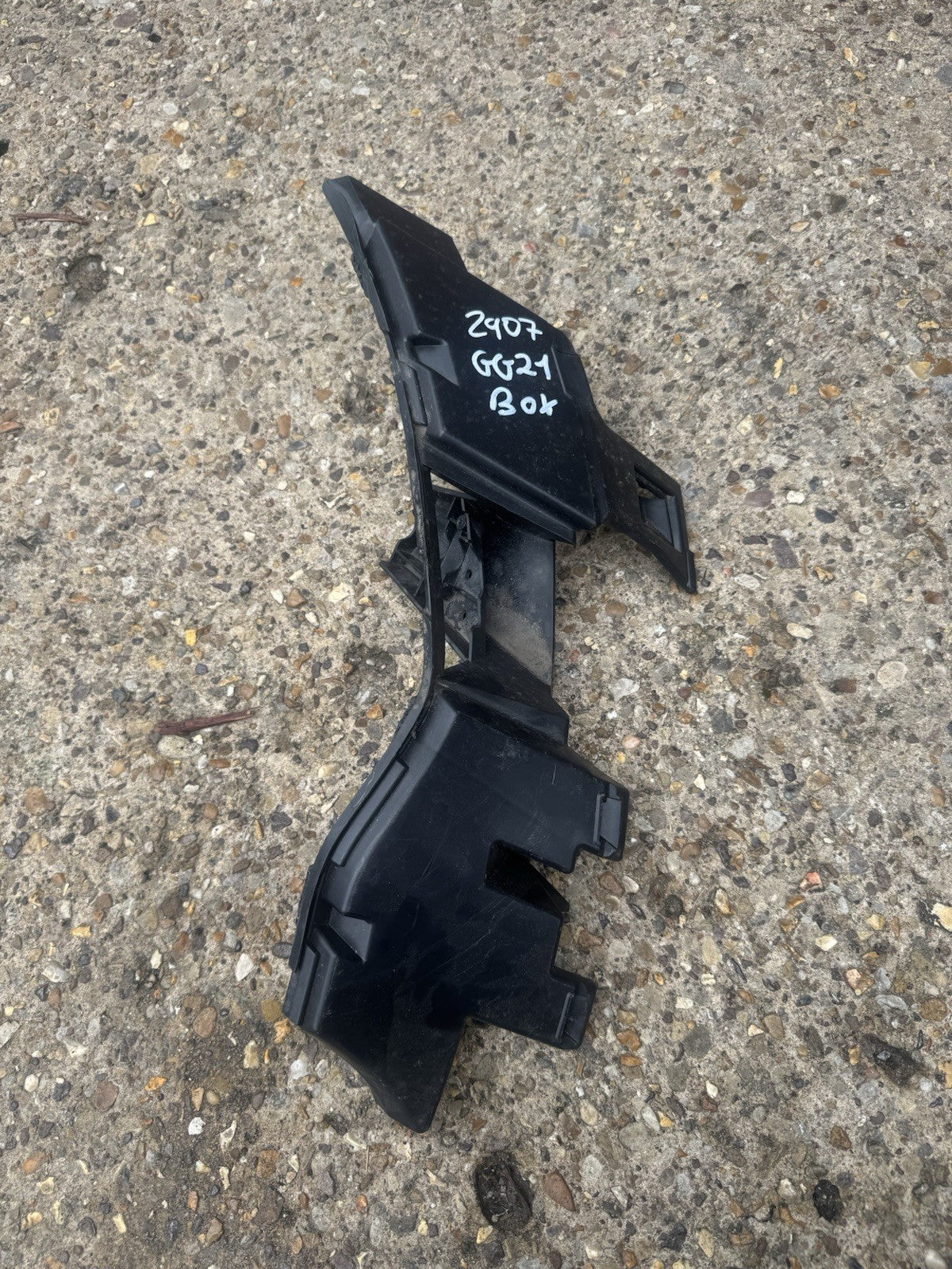 LAND ROVER DISCOVERY L462 FRONT BUMPER LEFT BRACKET HY32-17C863-AA GENUINE 2017-