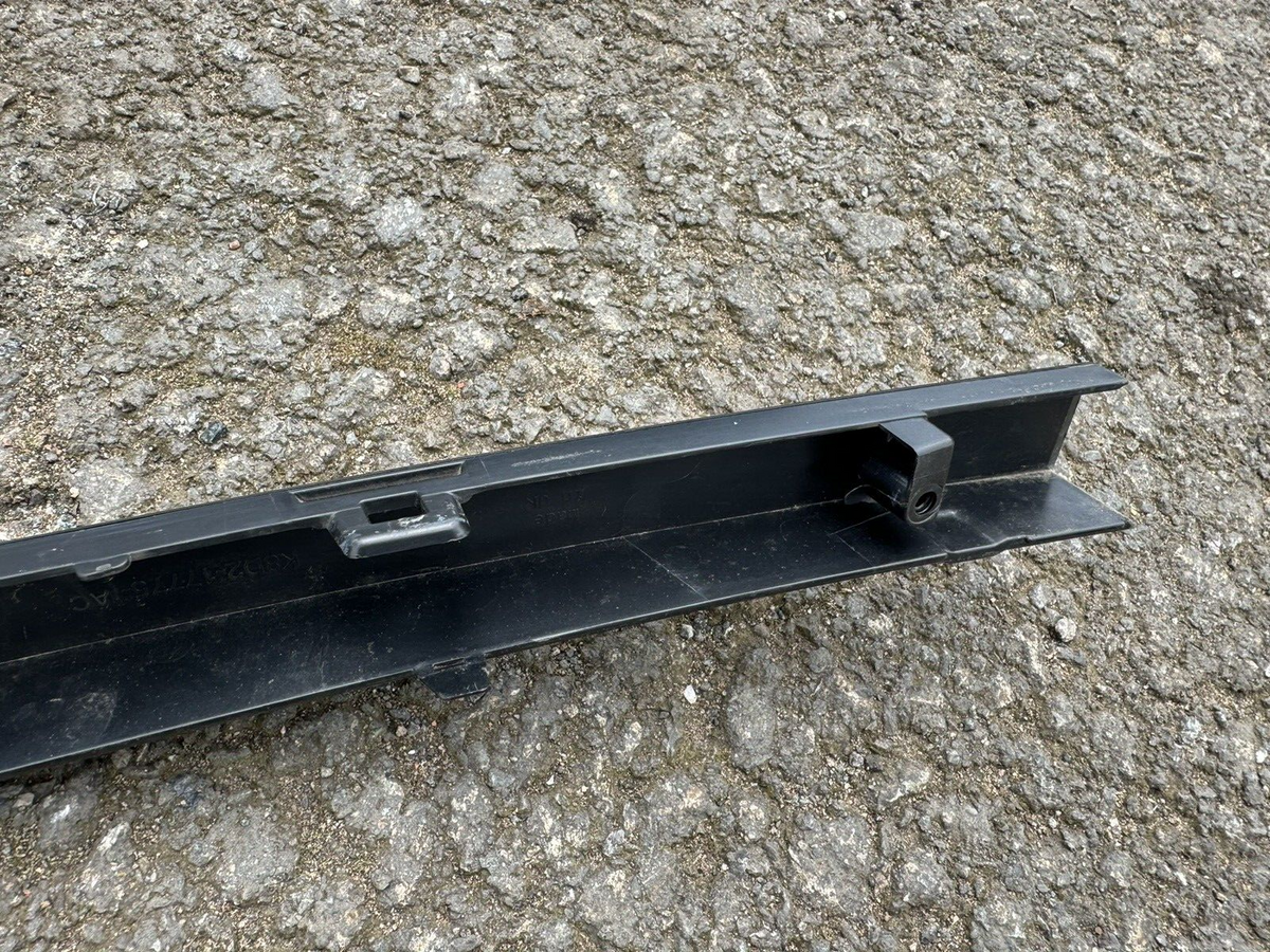 อะไหล่แท้ RANGE ROVER EVOQUE คิ้วกันชนหลัง K8D2-17775-AC
