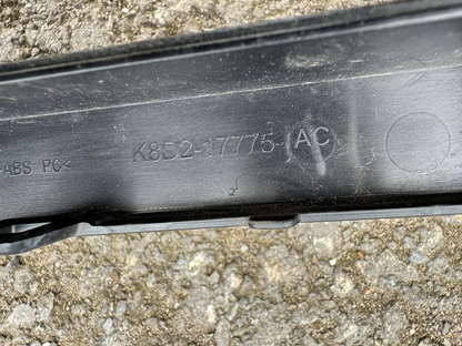 อะไหล่แท้ RANGE ROVER EVOQUE คิ้วกันชนหลัง K8D2-17775-AC