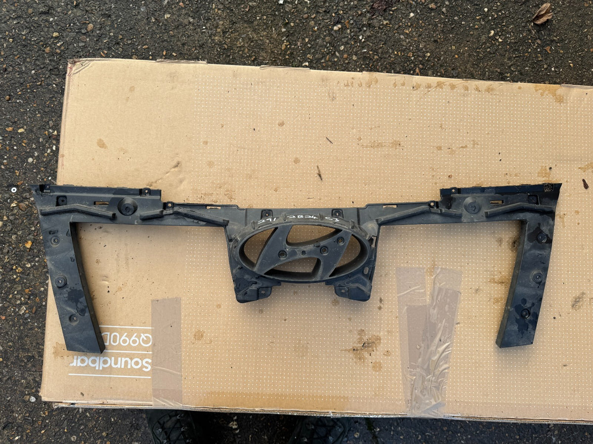 Hyundai Tucson IV NX4 2023 前保桿上水箱護罩副車架 86366N7000