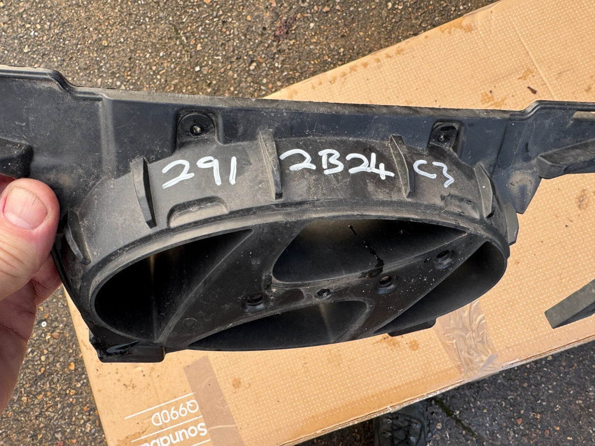 Hyundai Tucson IV NX4 2023 前保桿上水箱護罩副車架 86366N7000