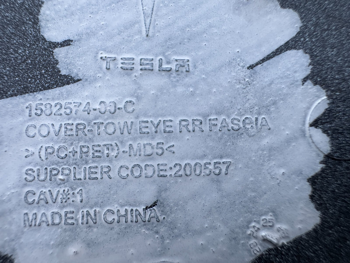 PENUTUP LUBANG TUNDA BUMPER BELAKANG TESLA MODEL 3 1582574-00-C