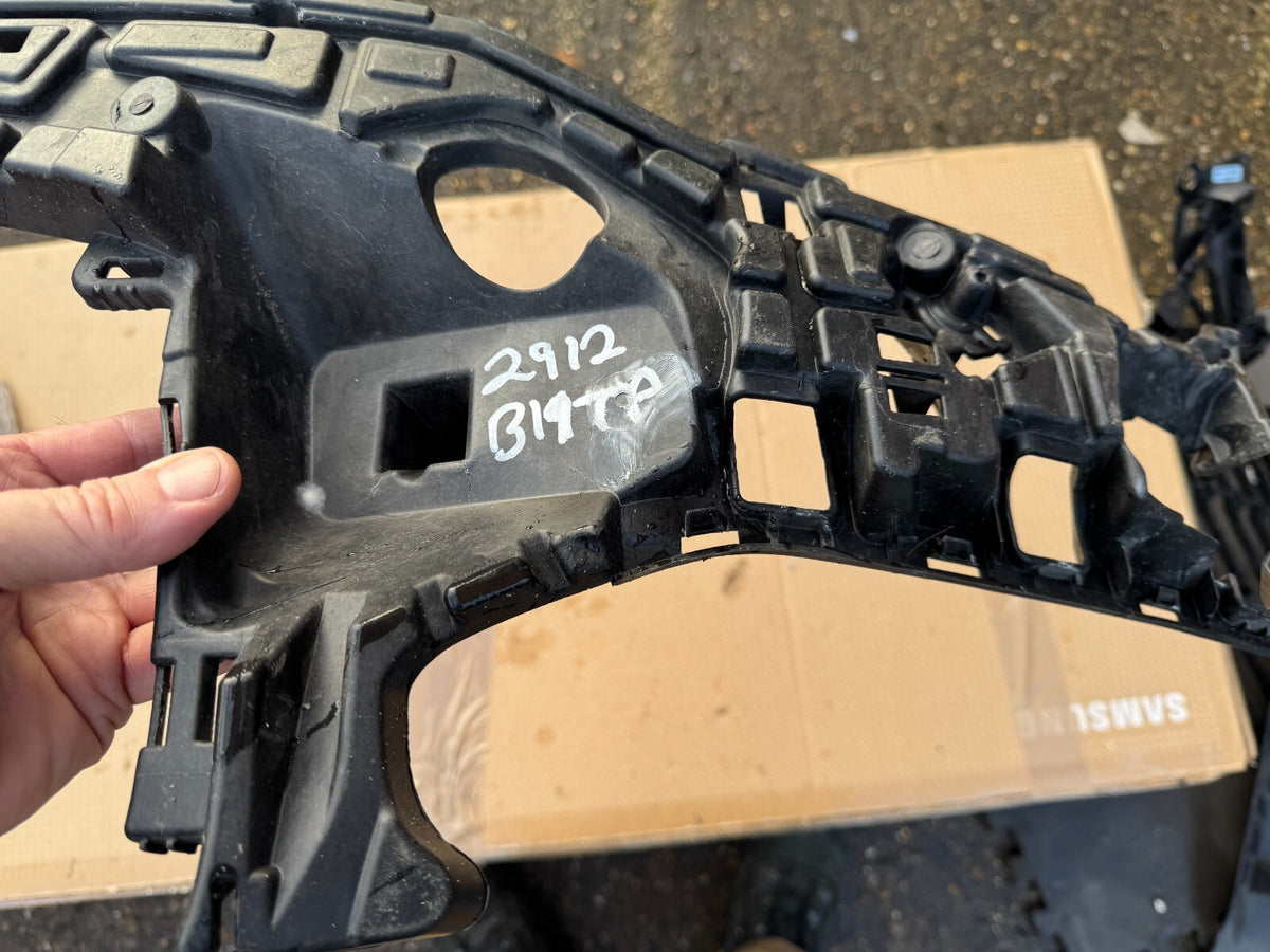 ขายึด - Volvo (32227397) RH ชำรุดเล็กน้อย