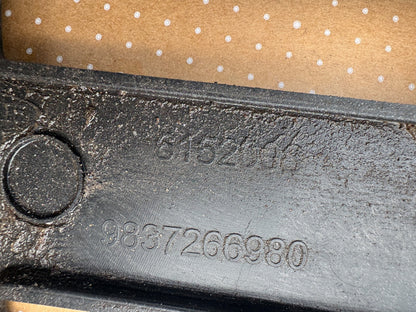ขายึดกันชนหน้าขวา Peugeot 308 308CC 2024 9837266980