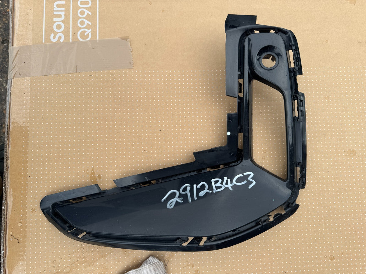 BMW 3 G20 G21 กระจังหน้าตัวล่างกันชนหน้า ซ้าย 8085467