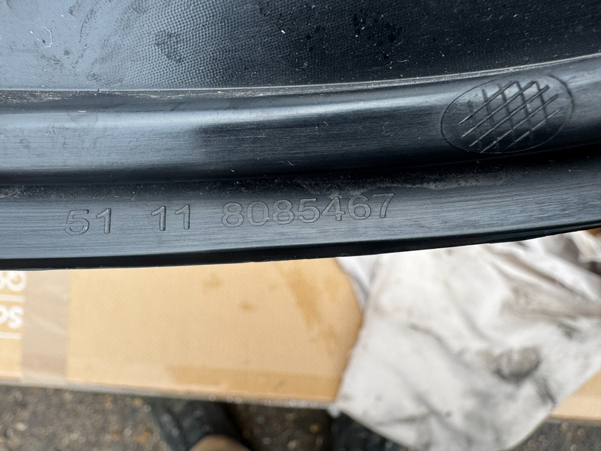 BMW 3 G20 G21 กระจังหน้าตัวล่างกันชนหน้า ซ้าย 8085467