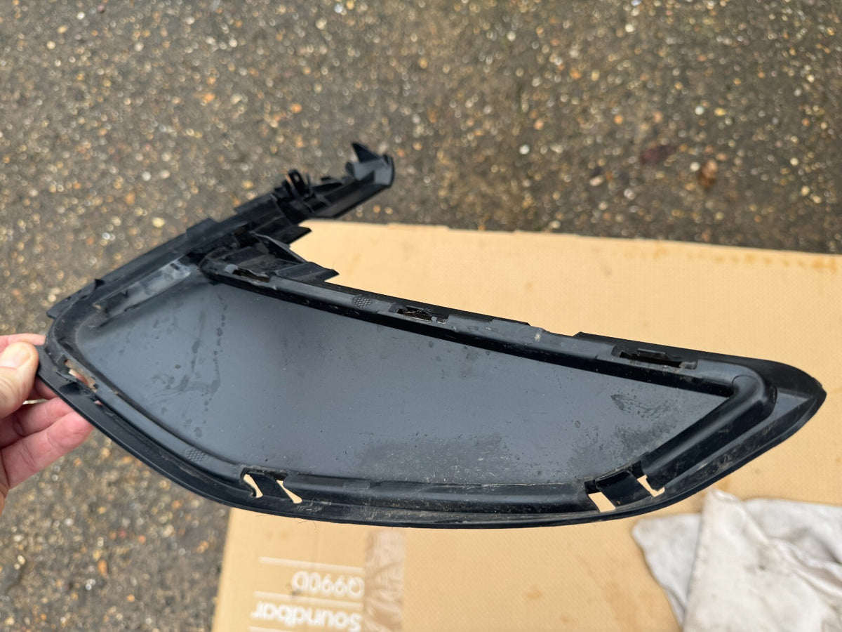 BMW 3 G20 G21 กระจังหน้าตัวล่างกันชนหน้า ซ้าย 8085467