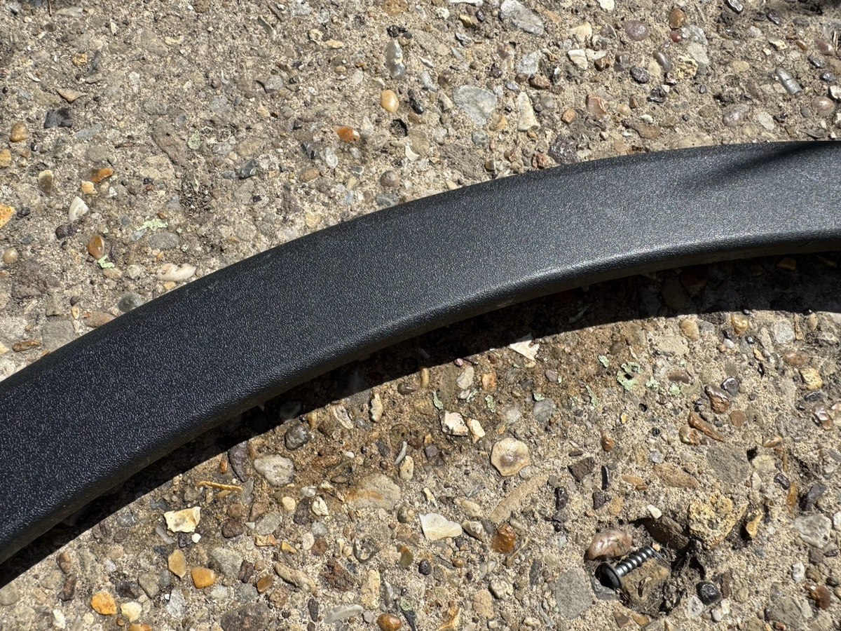 Polestar 2 Front arch trim 32216405 LH