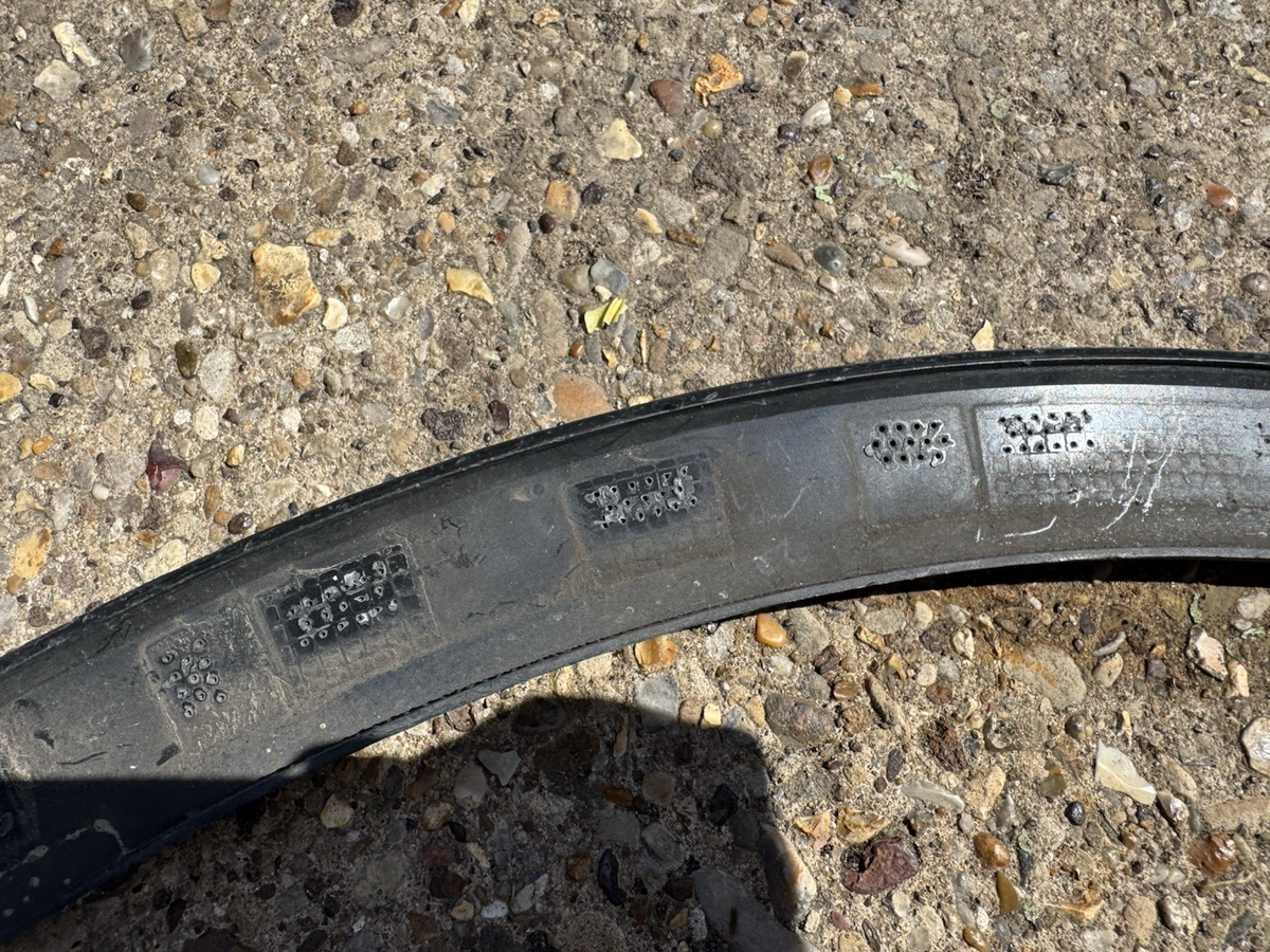 Polestar 2 Front arch trim 32216405 LH