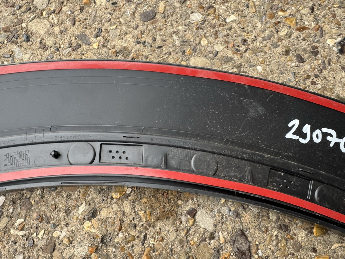 GENUINE VOLVO XC60 2018-2024 REAR LEFT SIDE WING FENDER MOLDING TRIM 31454801