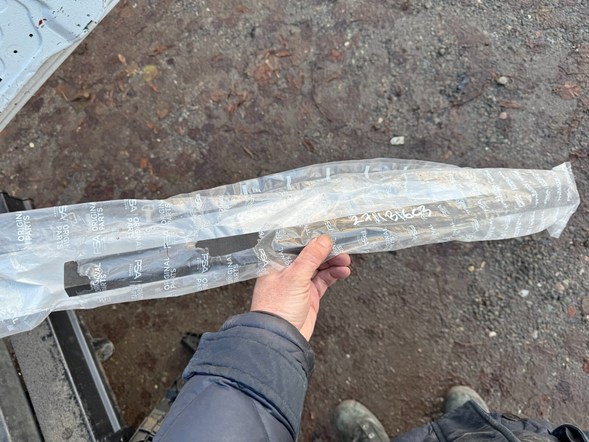 Peredam Penguat Bumper Belakang Citroen DS No Part 98 072 565 80