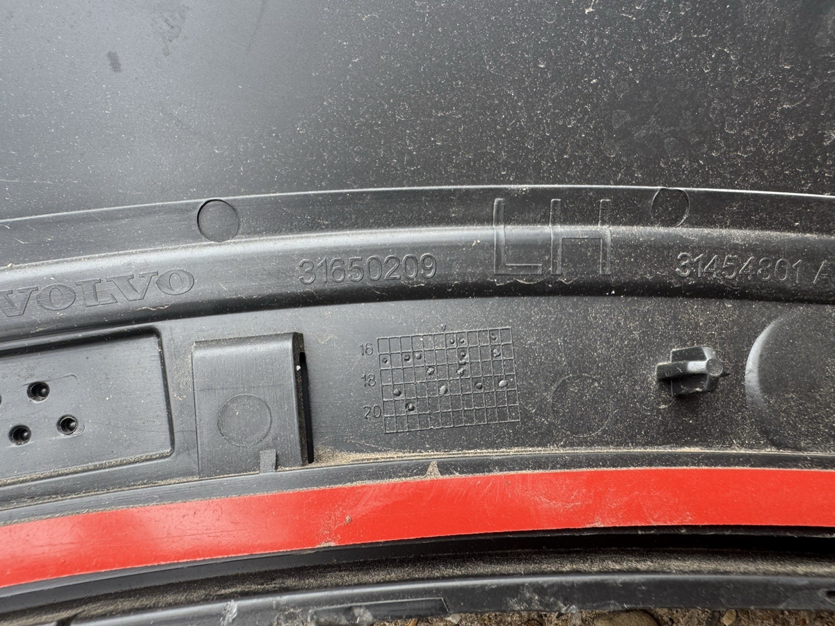 GENUINE VOLVO XC60 2018-2024 REAR LEFT SIDE WING FENDER MOLDING TRIM 31454801