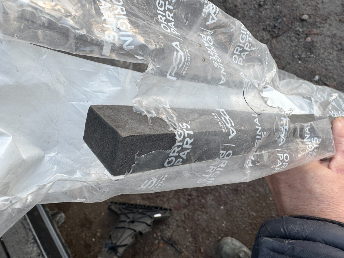 Peredam Penguat Bumper Belakang Citroen DS No Part 98 072 565 80