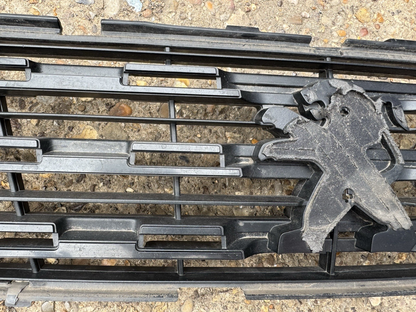 damaged Bumper Grill For Peugeot 308 2Nd Series AA38247938 EB2DT/HNP (13 )