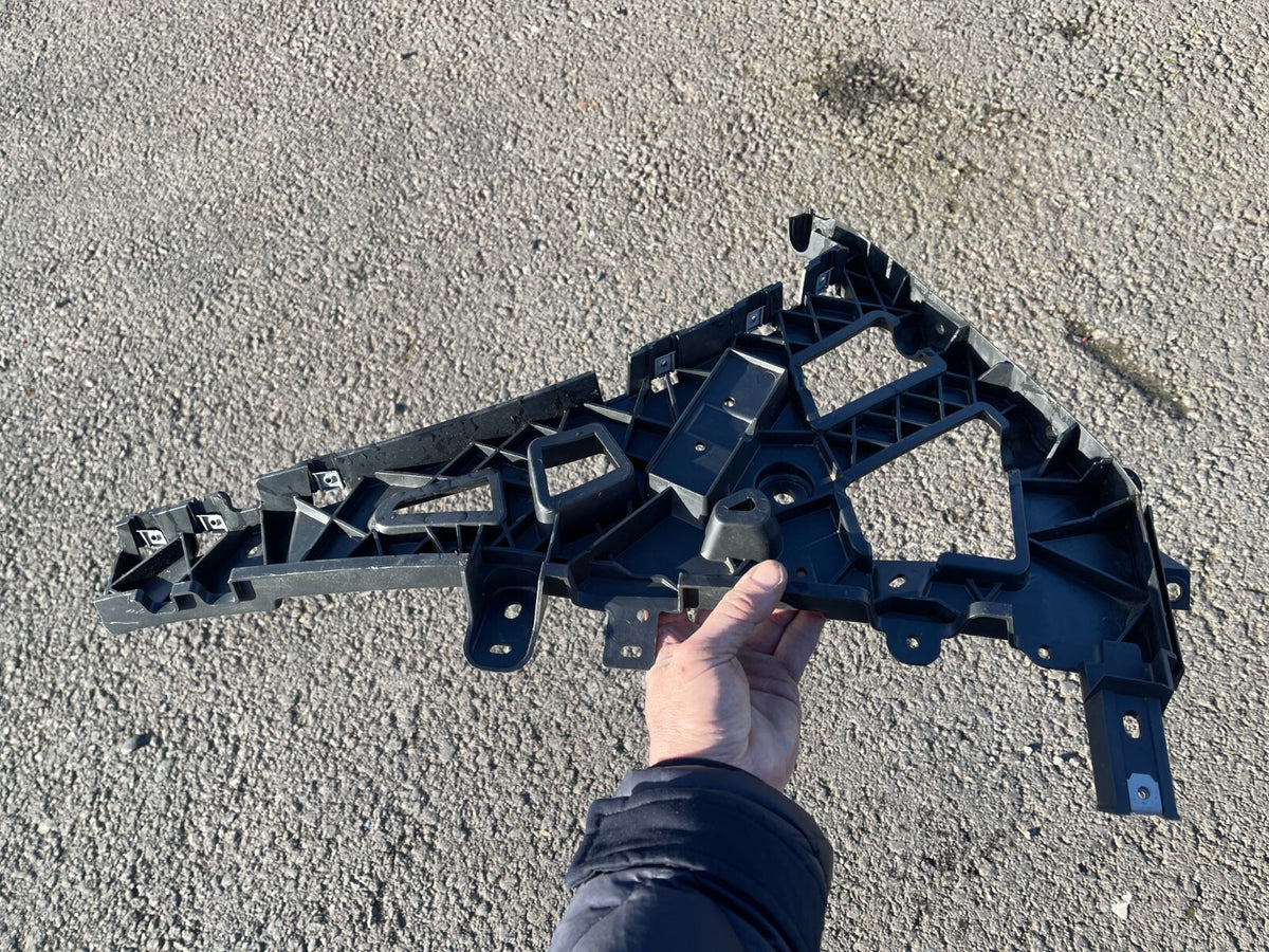 ขายึดกันชนหลังด้านซ้าย Jaguar F Pace X761 MK83-17B931-B แท้