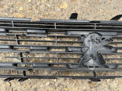damaged Bumper Grill For Peugeot 308 2Nd Series AA38247938 EB2DT/HNP (13 )