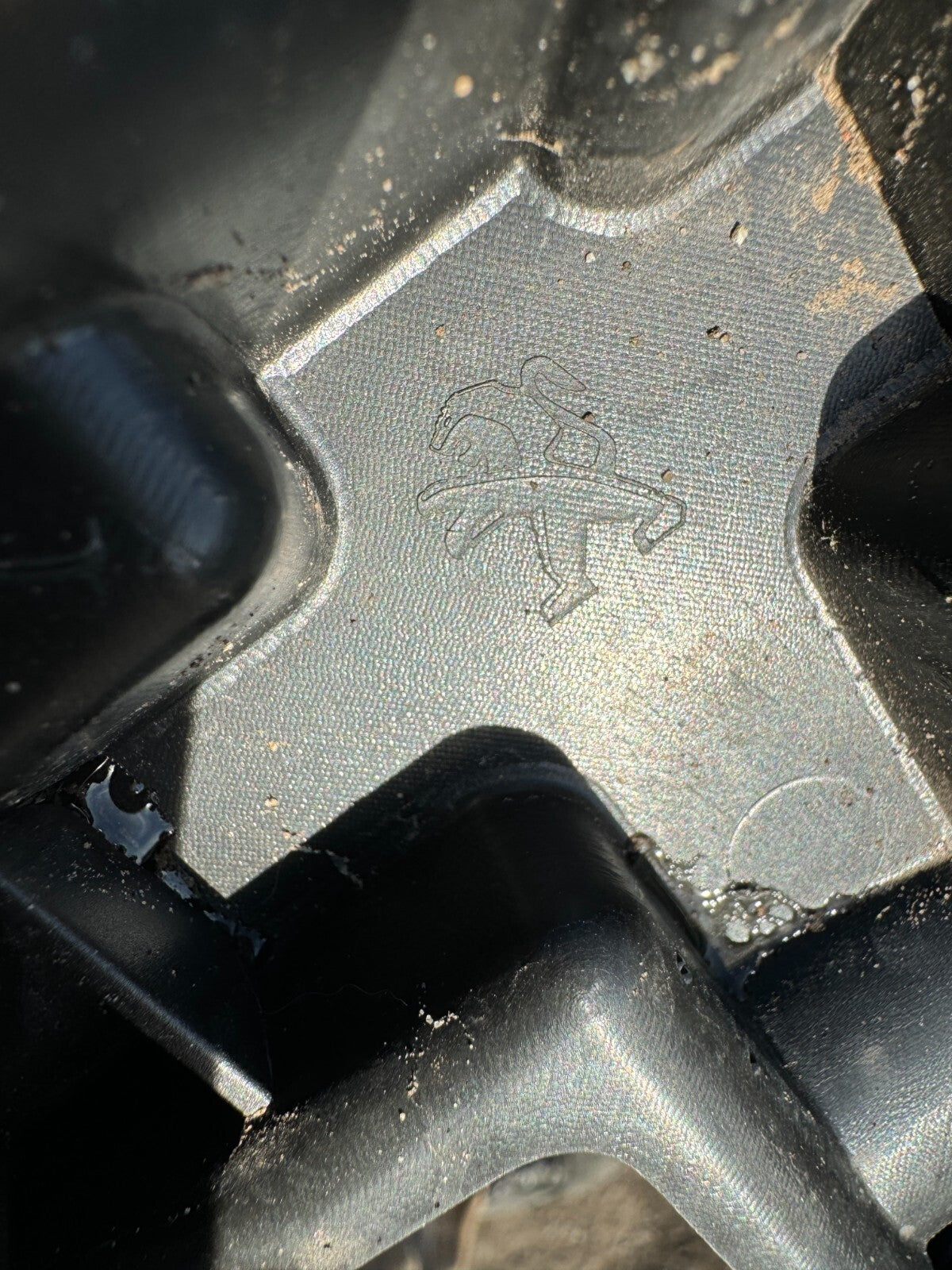 PEUGEOT 2008 GT MK2 5DR 掀背車 2019 年起 右後 O/S/R 後保桿支架 9825853980
