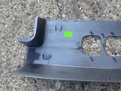 cracked N8B228661AD Cover left hl Land Rover Defender L663 2023 N8B2-28661-A