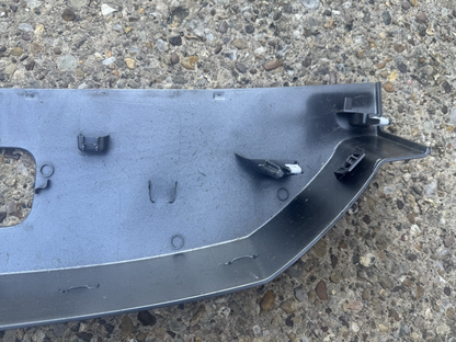 cracked N8B228661AD Cover left hl Land Rover Defender L663 2023 N8B2-28661-A