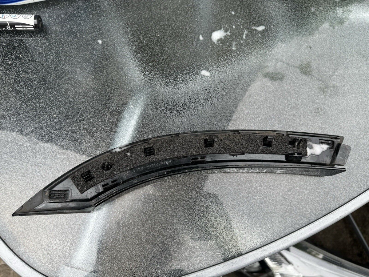 LAND ROVER DEFENDER L663 คิ้วซุ้มล้อหลังซ้าย L8B2-16A333-B แท้