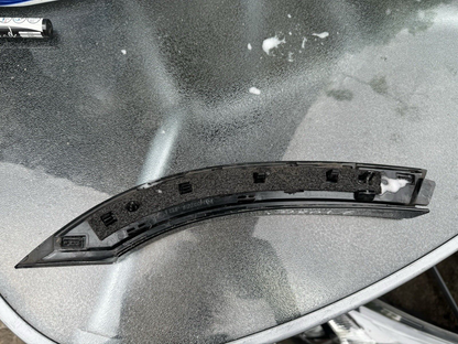 LAND ROVER DEFENDER L663 คิ้วซุ้มล้อหลังซ้าย L8B2-16A333-B แท้