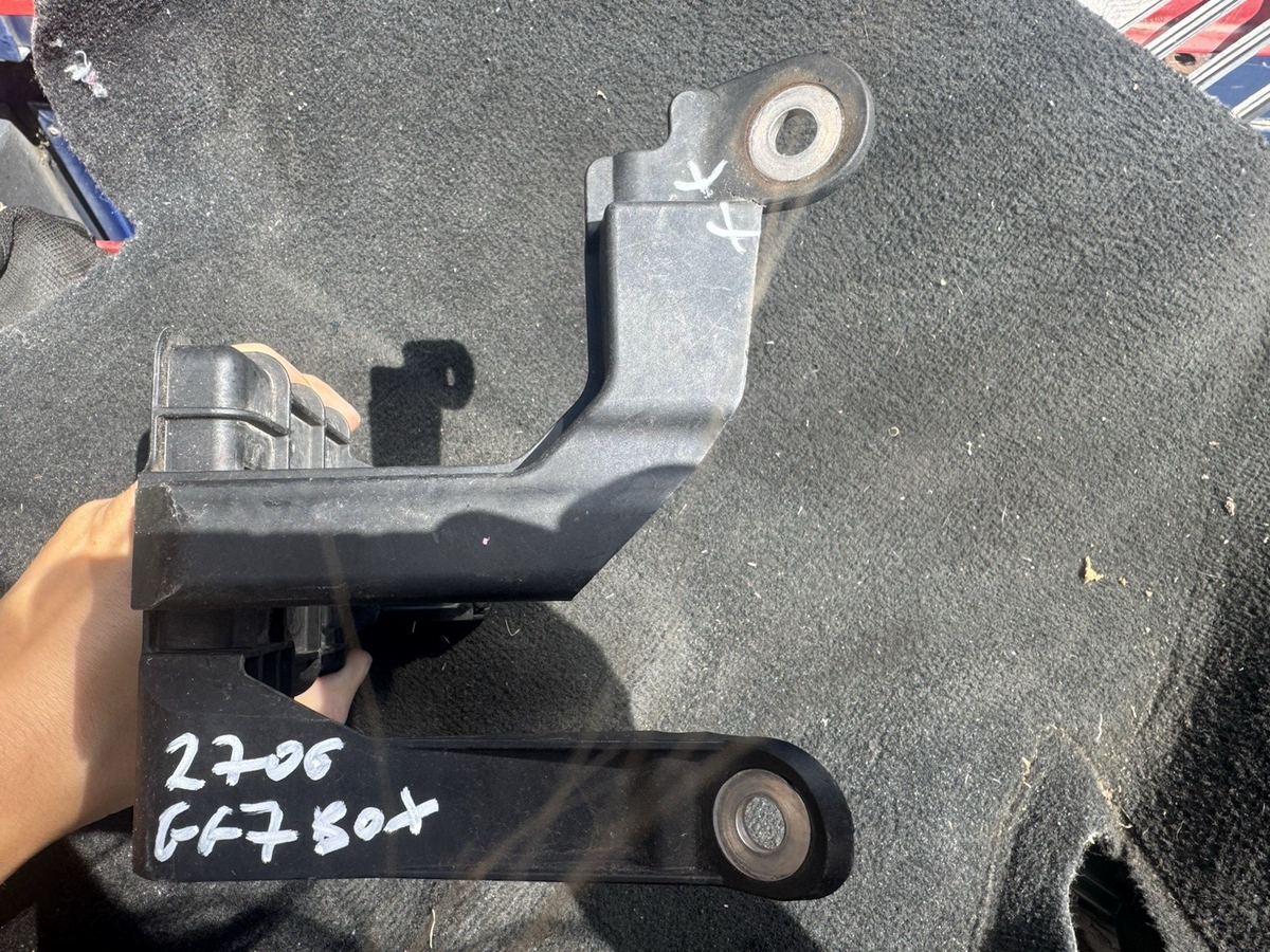 Mount Bracket - Volkswagen (5H6-907-456-B) cracked