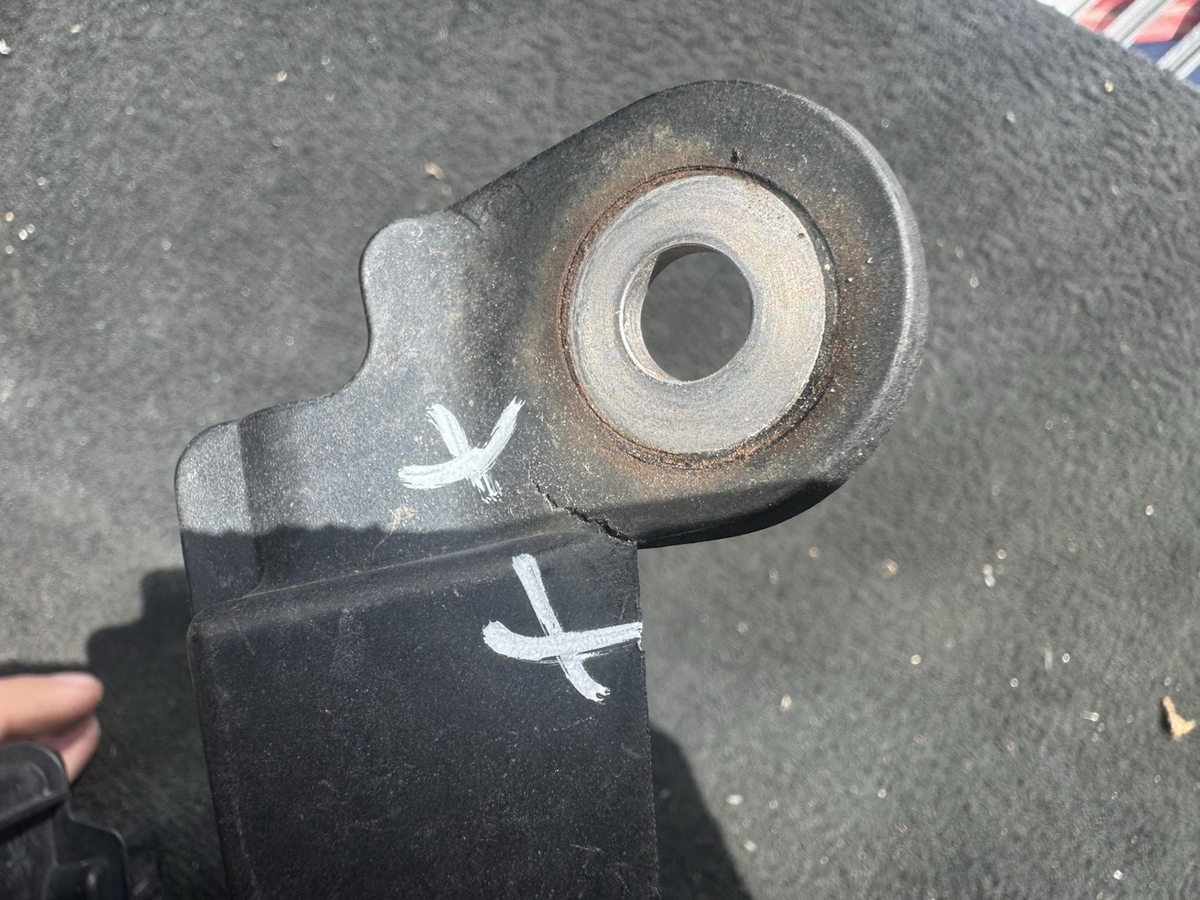 Mount Bracket - Volkswagen (5H6-907-456-B) cracked