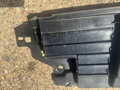 CRACKED Land Rover Discovery L462 Radiator Shutter HY32-8475-A Genuine
