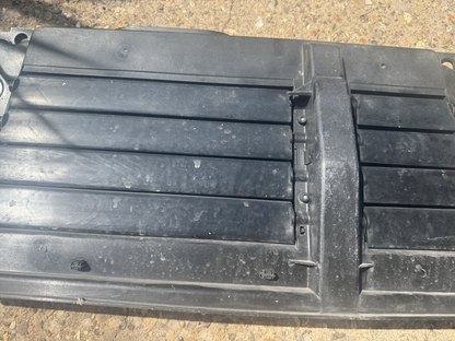 CRACKED Land Rover Discovery L462 Radiator Shutter HY32-8475-A Genuine