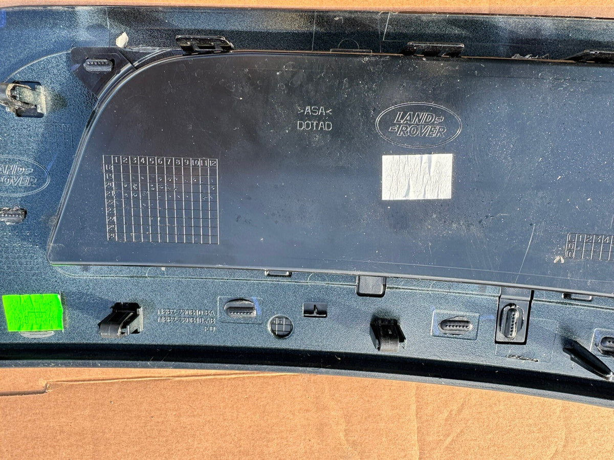 Land Rover Defender Front Right Wing Grill 2019 on N8B2-280B10-BA Tulen