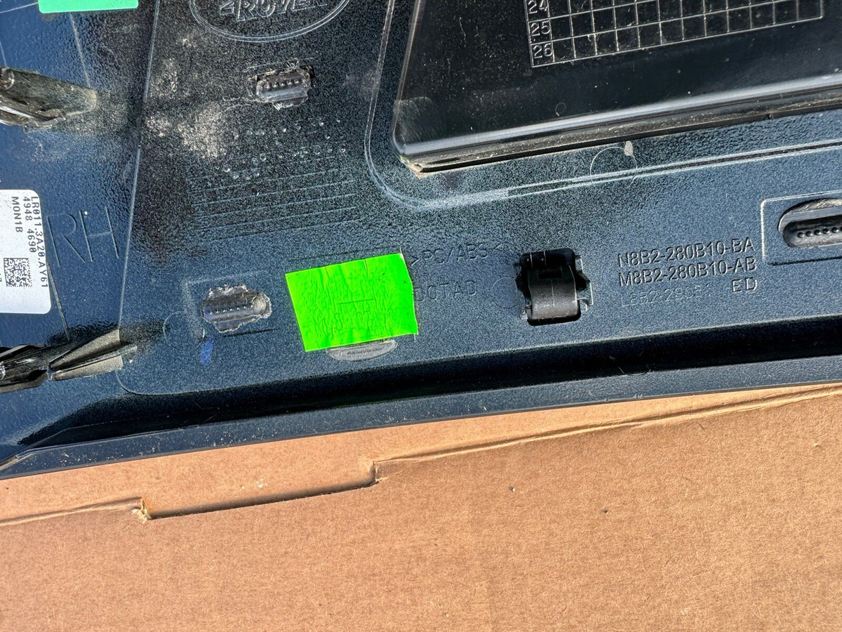 Land Rover Defender Front Right Wing Grill 2019 on N8B2-280B10-BA Tulen