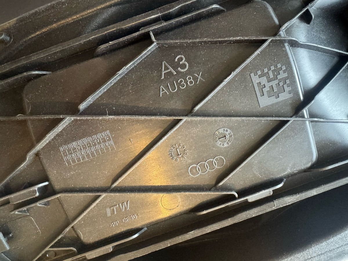 原廠 18-25 AUDI A3 8V S LINE 油箱蓋板/外蓋 8Y4809906