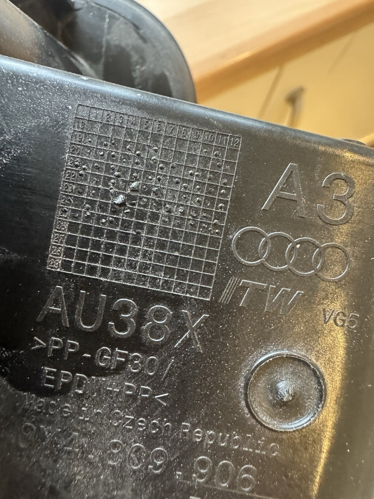 原廠 18-25 AUDI A3 8V S LINE 油箱蓋板/外蓋 8Y4809906