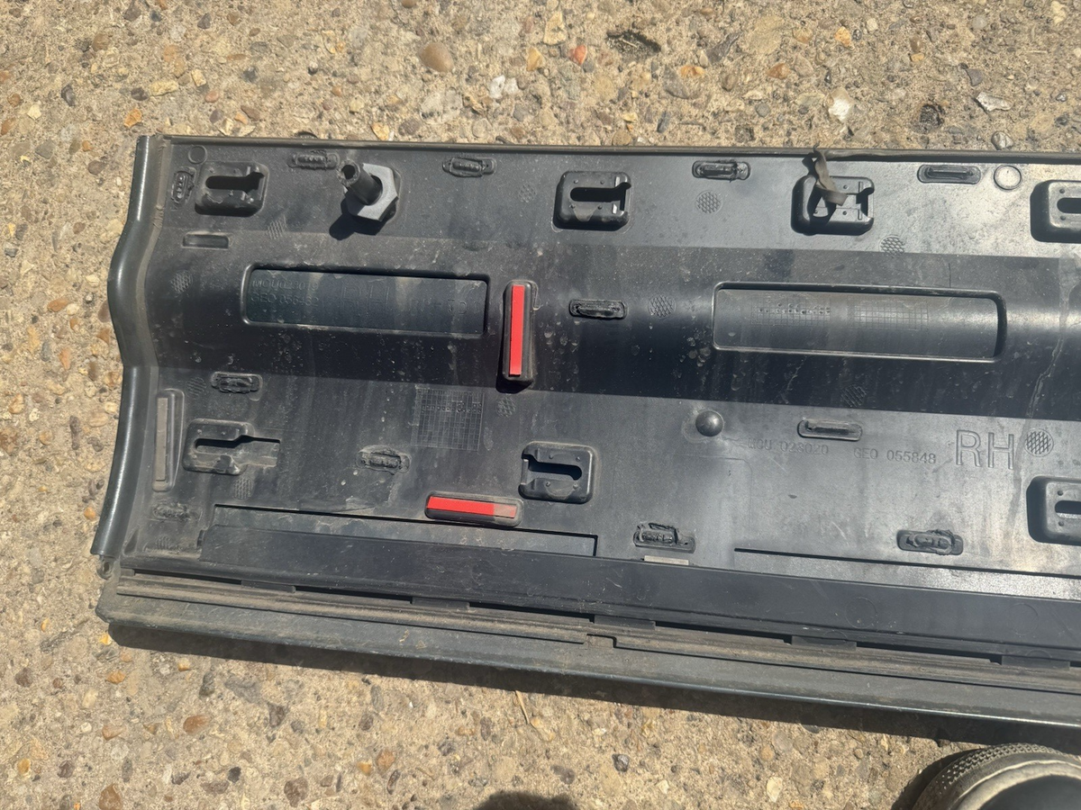 Land Rover Defender L663 Front Right Door Molding 2020 ON L8B2-21064-D Genuine