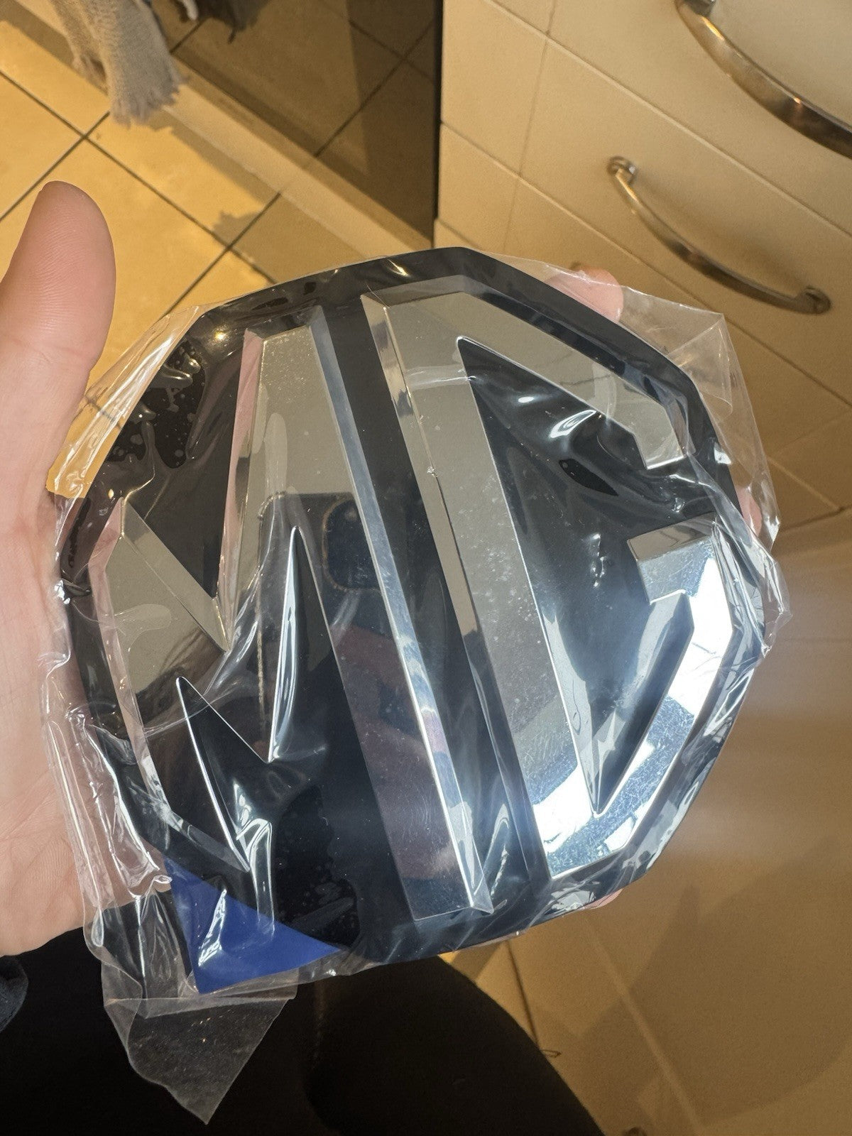 MG ZS Emblem Logo Grille Radiator Depan 10342049 2017-19 Original BARU