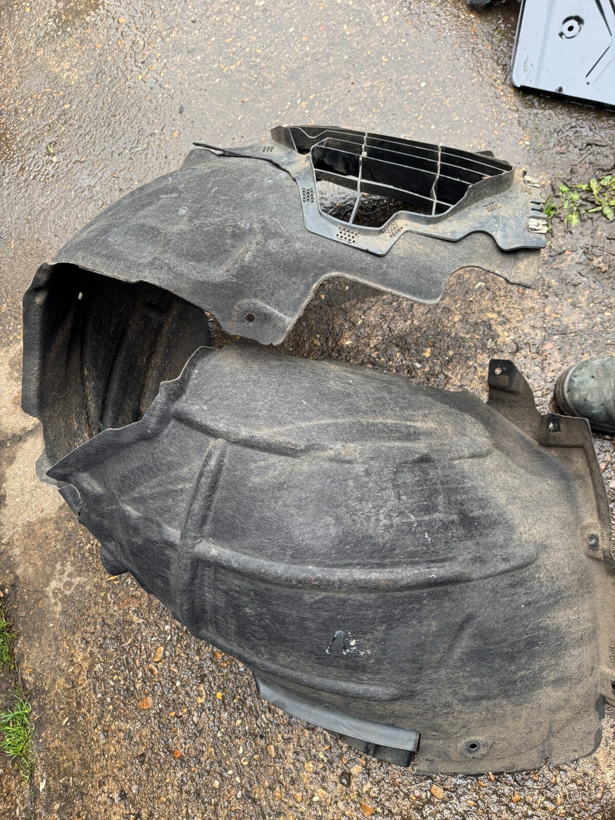 AUDI E-TRON GT Front Left Inner Arch Liner 4J3810907 GENUINE SLIGHT DAMAGE