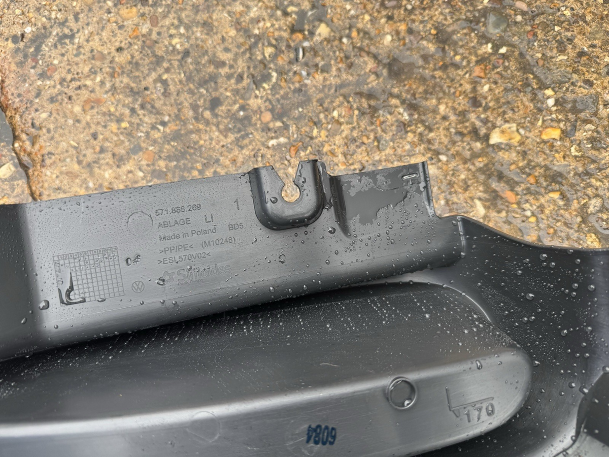 TRIM PENUTUP UJUNG SILL KIRI VW TIGUAN III 571868269