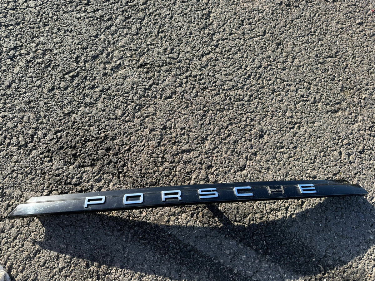 PORSCHE PANAMERA 971 ทริมครอบฝาท้ายกระโปรงหลัง 971827044 แท้