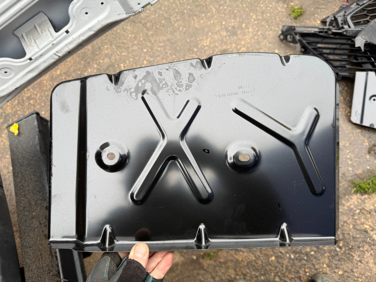 TESLA MODEL 3 แผ่นต่อพื้นห้องเก็บสัมภาระท้าย ซ้าย 1089593-00-BL OEM
