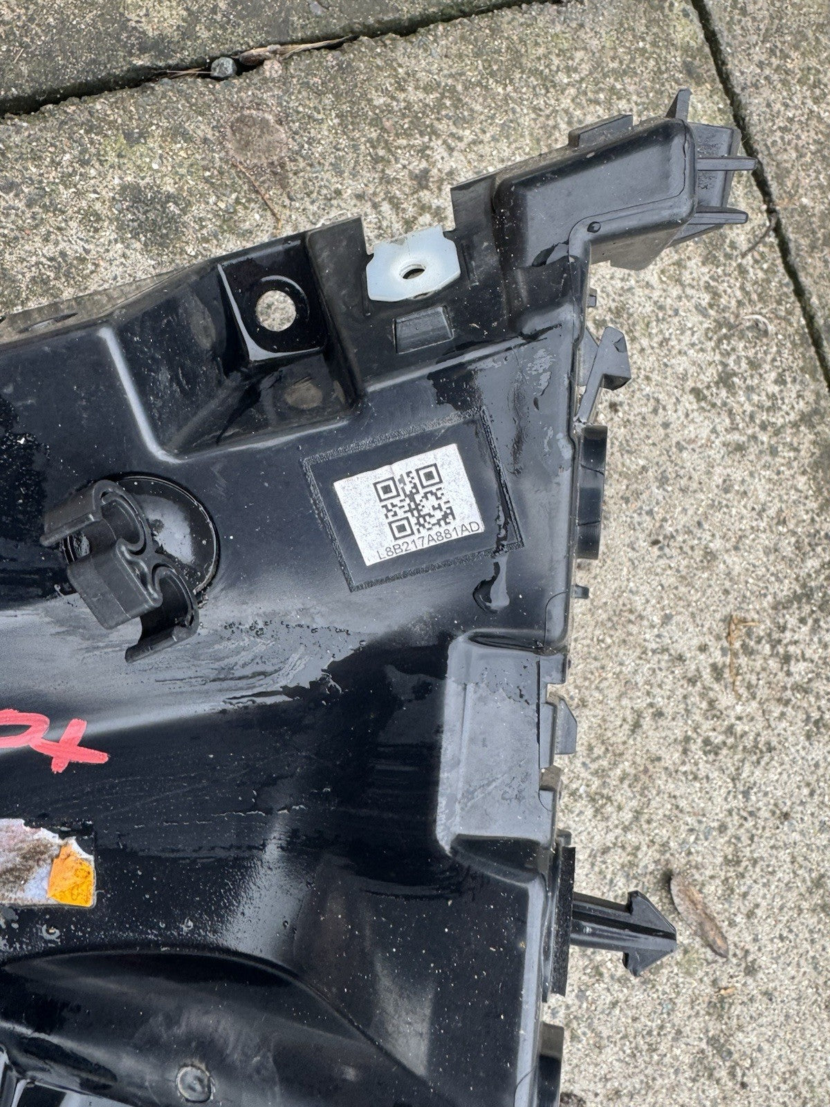LAND ROVER DEFENDER L663 後右保桿支架 L8B2-17A881-A 2023