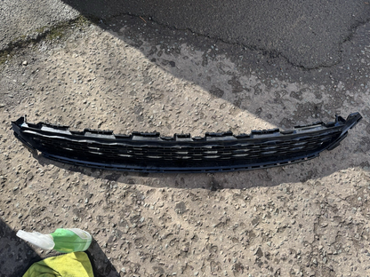 Range Rover Sport L461 2022-ON Front Bumper Lower Grille N9X2-17F791-B Damaged