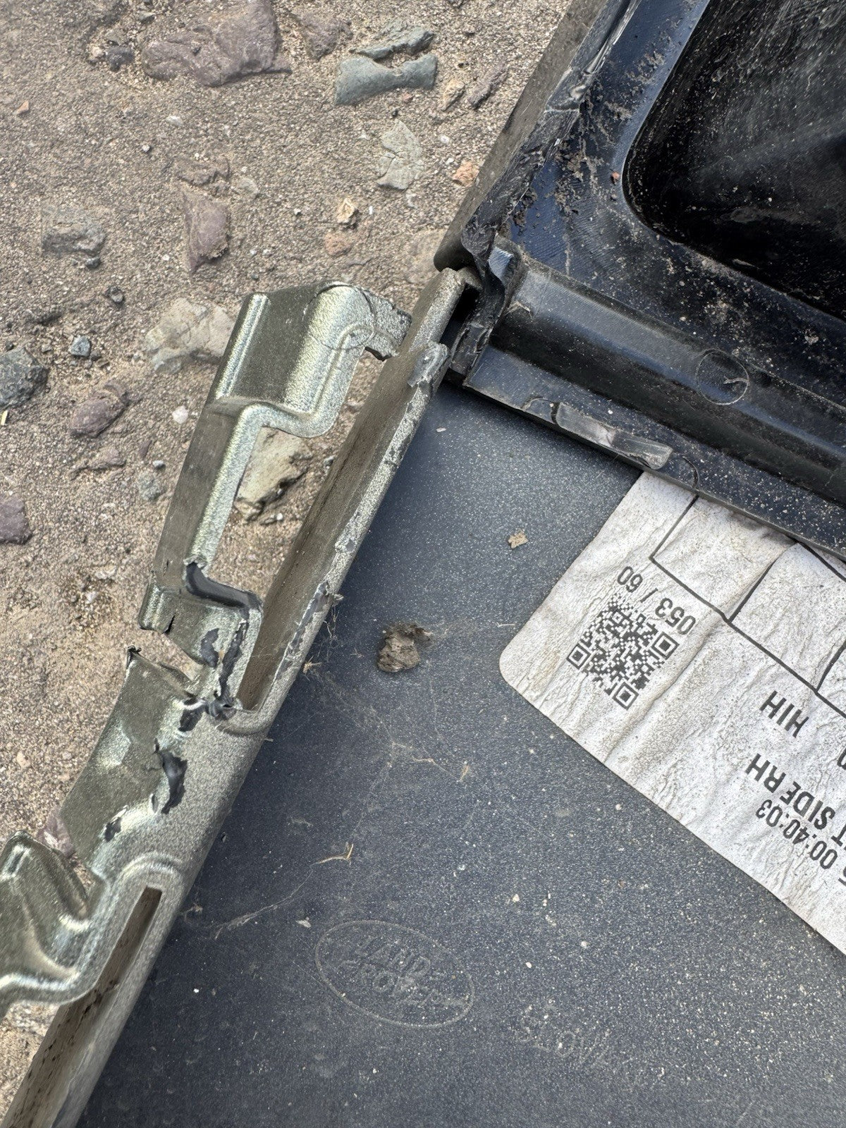 LAND ROVER DEFENDER L663 19-22 ชิ้นส่วนกันชนหน้า ฝั่งขวา L8B2-17B875-A