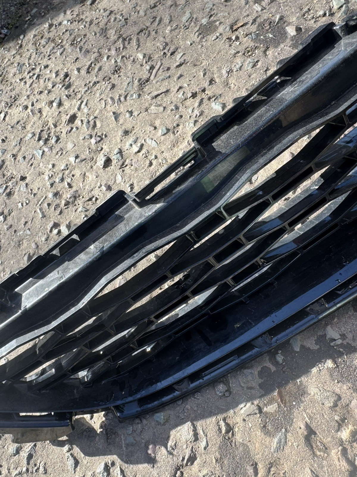 Range Rover Sport L461 2022-ON Front Bumper Lower Grille N9X2-17F791-B Damaged